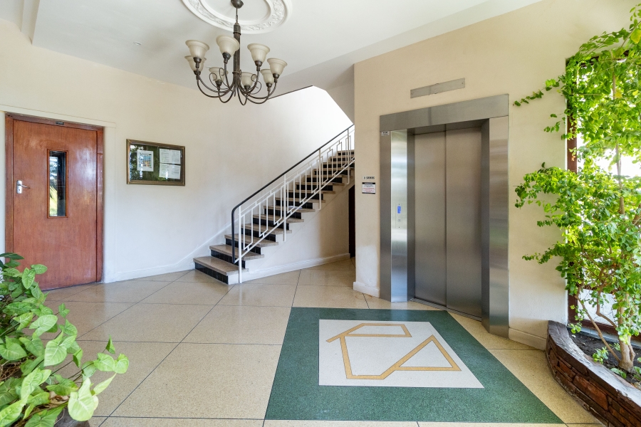 To Let 2 Bedroom Property for Rent in Sea Point Western Cape